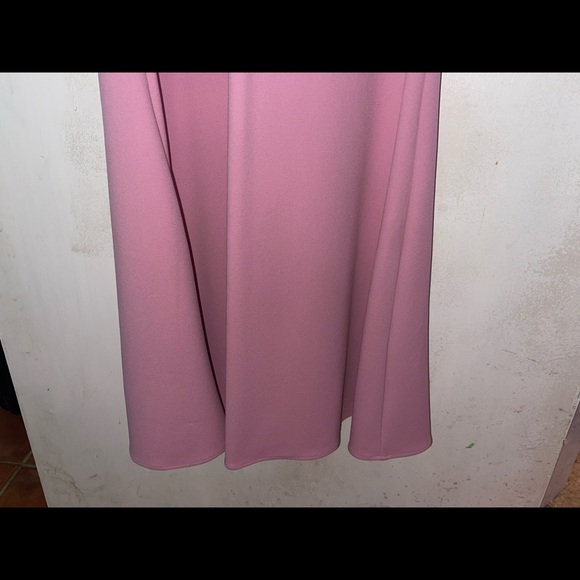 Long light pink gown. Zips from the back with adjustable straps. - Picture 4 of 7